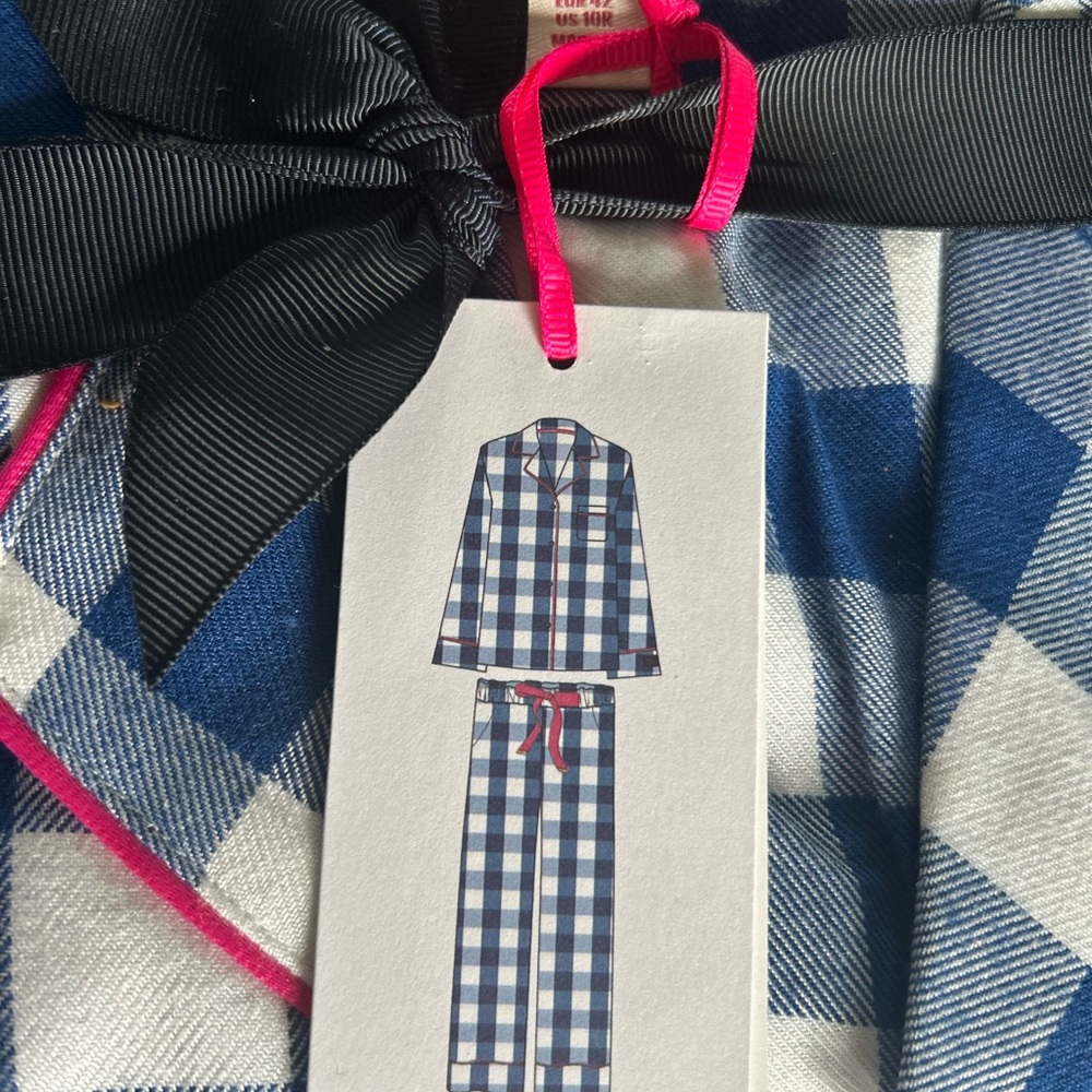 Bath & Body Works Gingham Pajama Set, LIMITED EDITION, Brand New with Tags - Picture 2 of 3